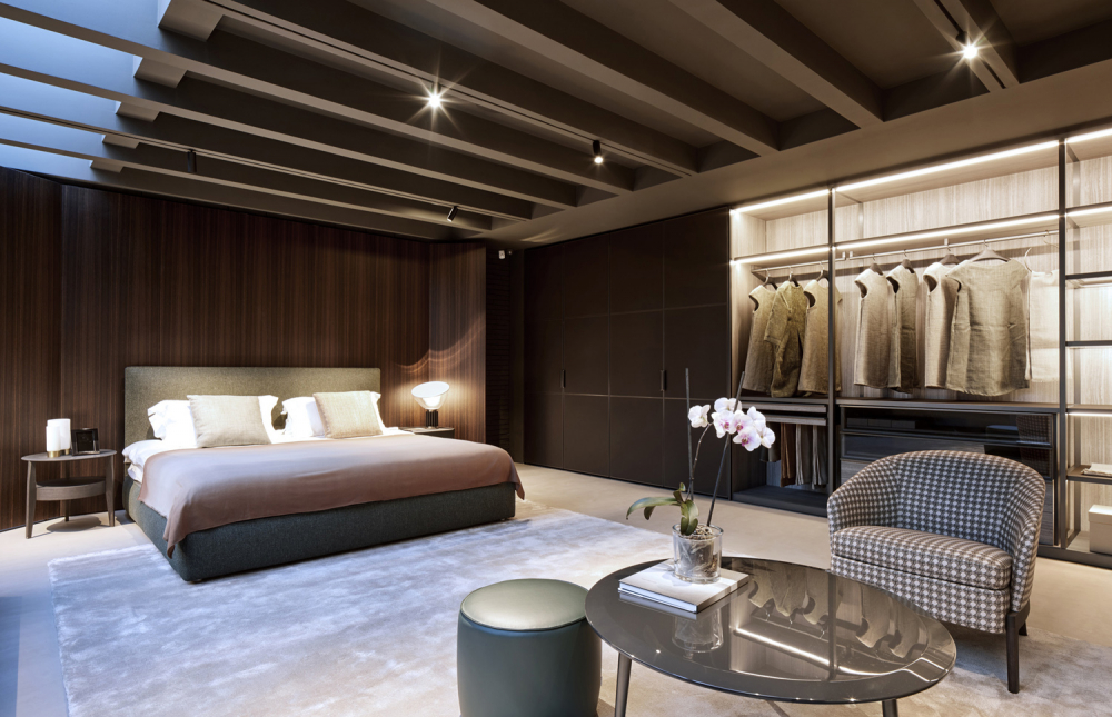 Greenwich bed and When table by Rodolfo Dordoni 