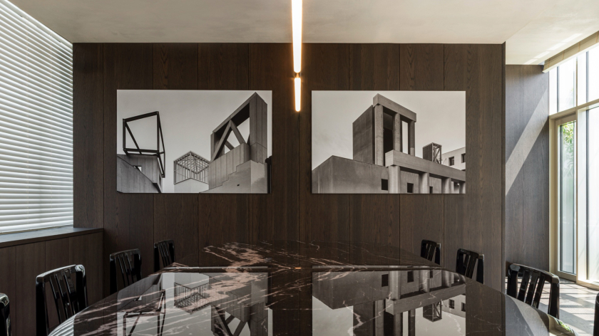 Palazzo Molteni Galleria Hosts Santi Caleca Photography Exhibition