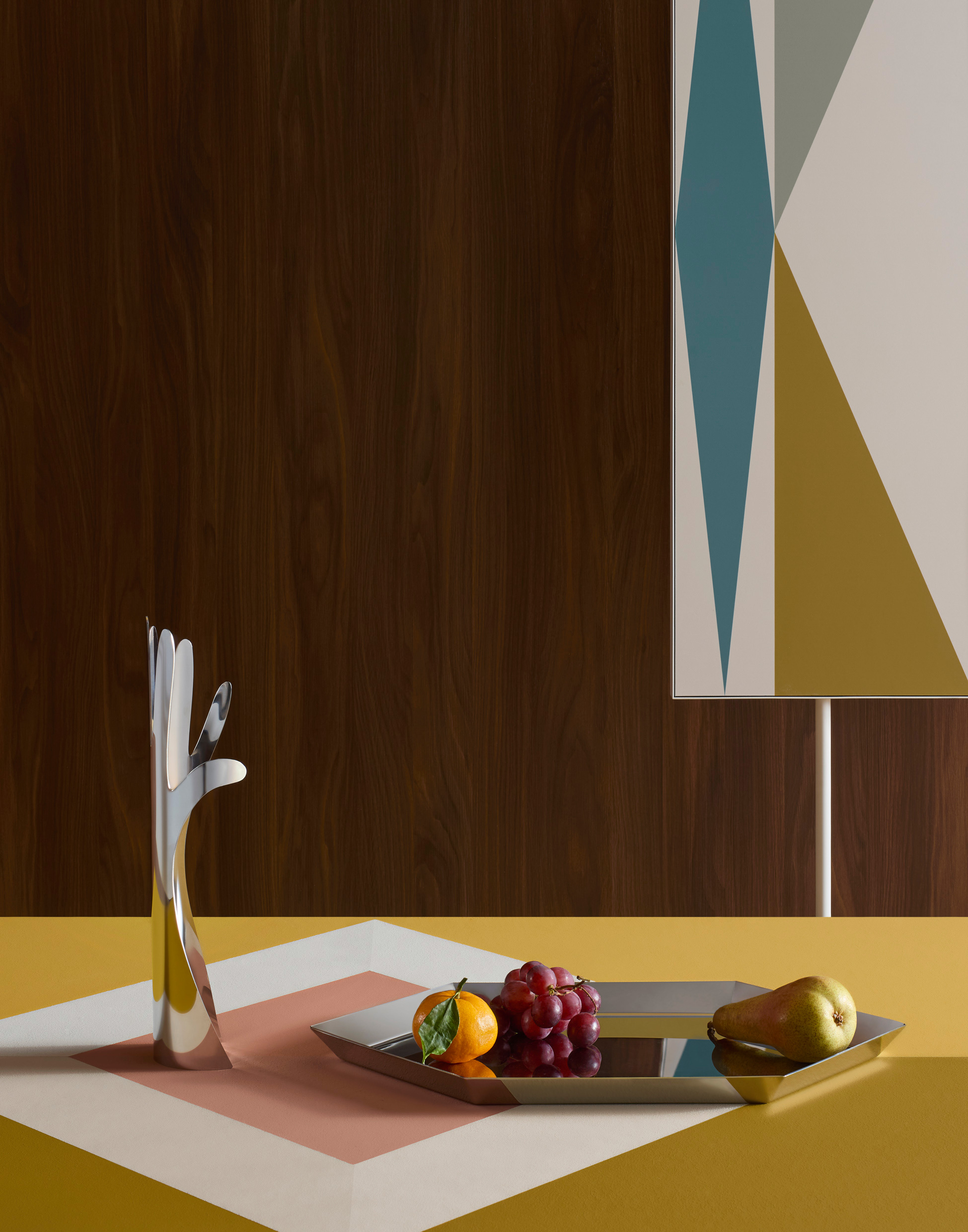 La Mano e vassoio Architettura, design Gio Ponti, courtesy of Gio Ponti Archives, creative direction Elisa Ossino Studio, ph. Aaron Tilley