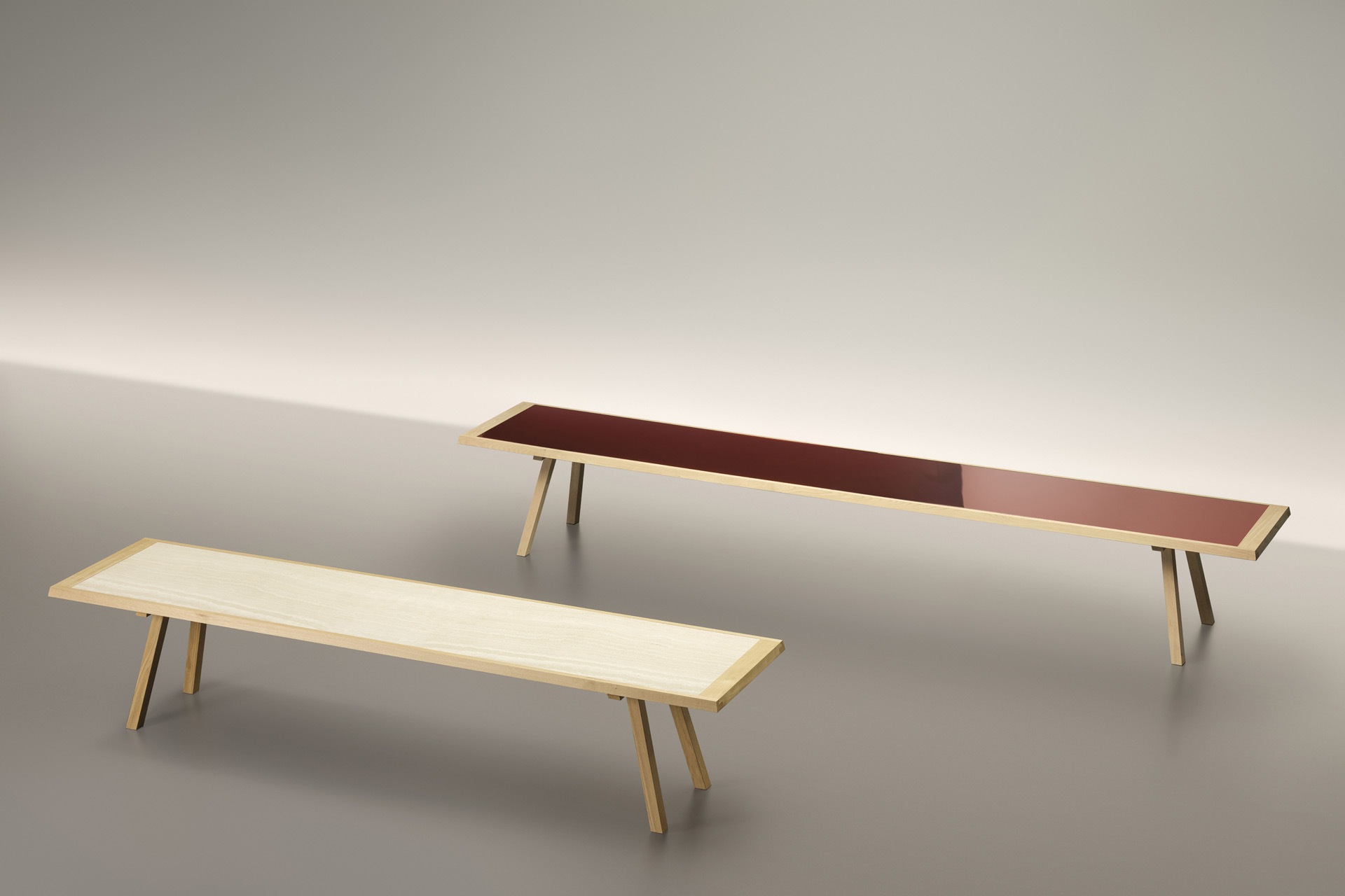 In the foreground: table with oak frame and travertine insert; in the background: table with oak frame and coloured glass insert | Ph. Alberto Strada