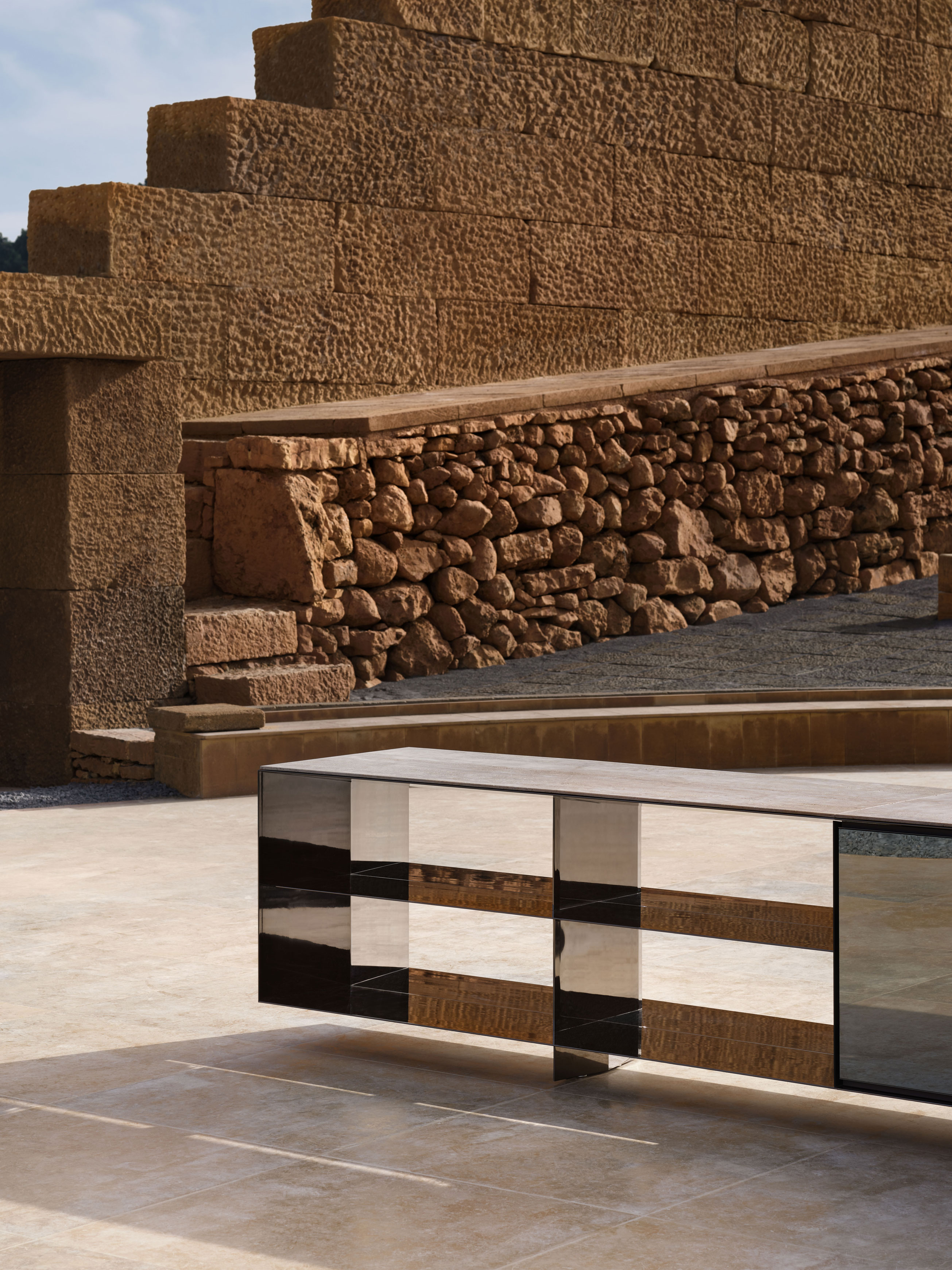 Detail of the credenza in black chrome aluminum and travertine top – ph. Alberto Strada