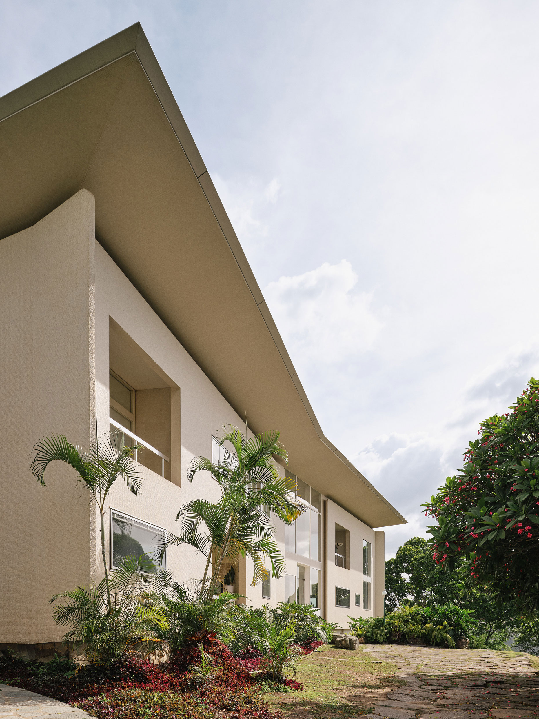 Villa Planchart resembles the shape of a butterfly landing upon the hill