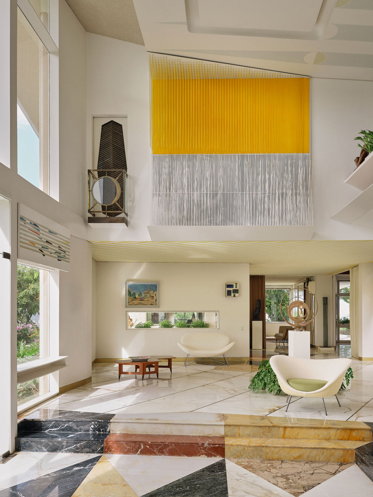 Molteni&C D.154.2 Armchair and D.157.6 Due Foglie Sofa at Villa Planchart