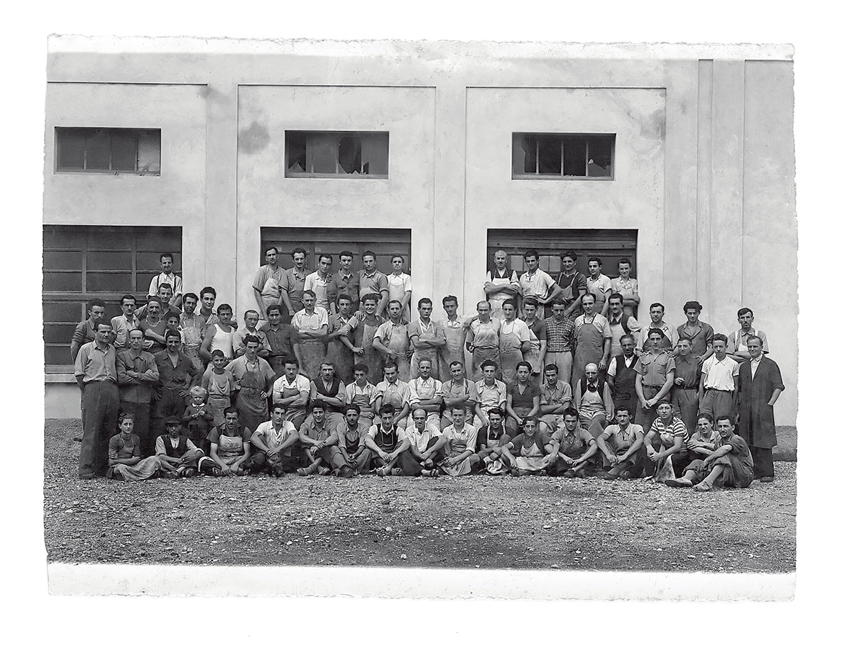 1947 | Artesanos y colaboradores de la firma "Arredamenti di Angelo Molteni"