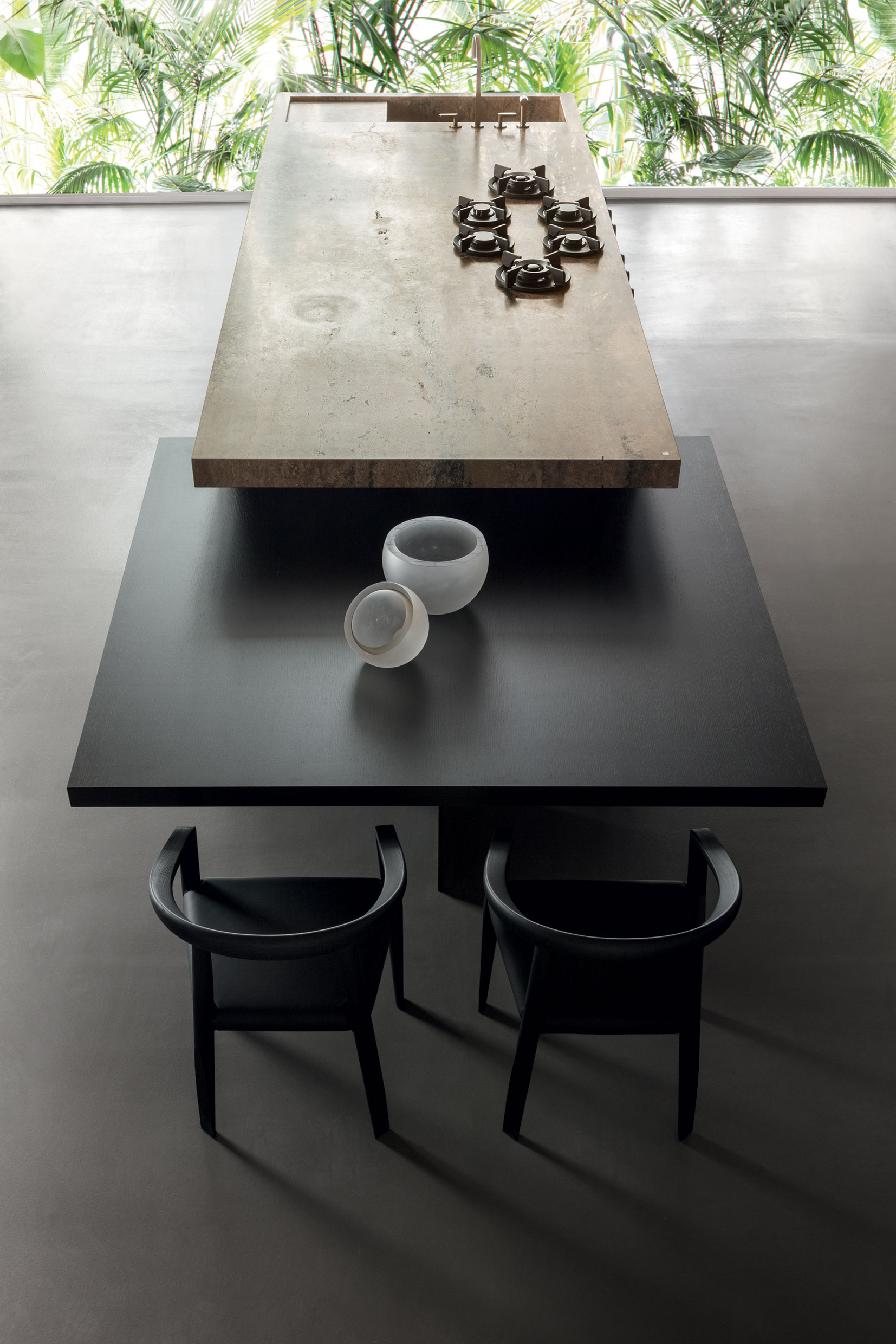 Ratio kitchen made by steel, sophisticated wood and marble with black countertop