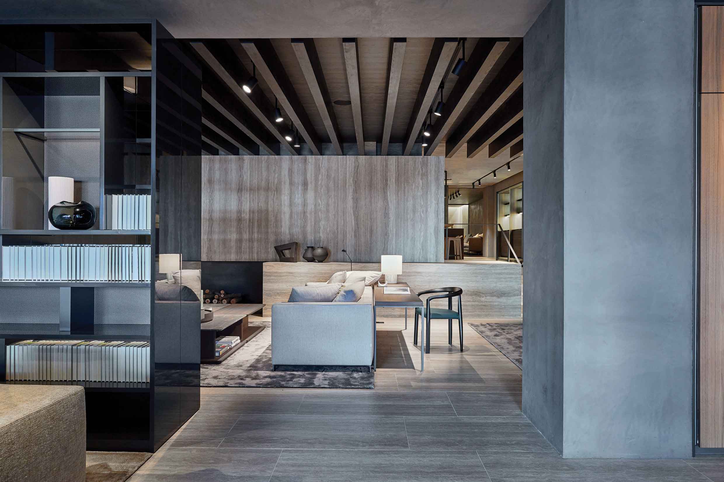 Suspended wooden ceilings alternate throughout, made with both flat and dark oak beams.