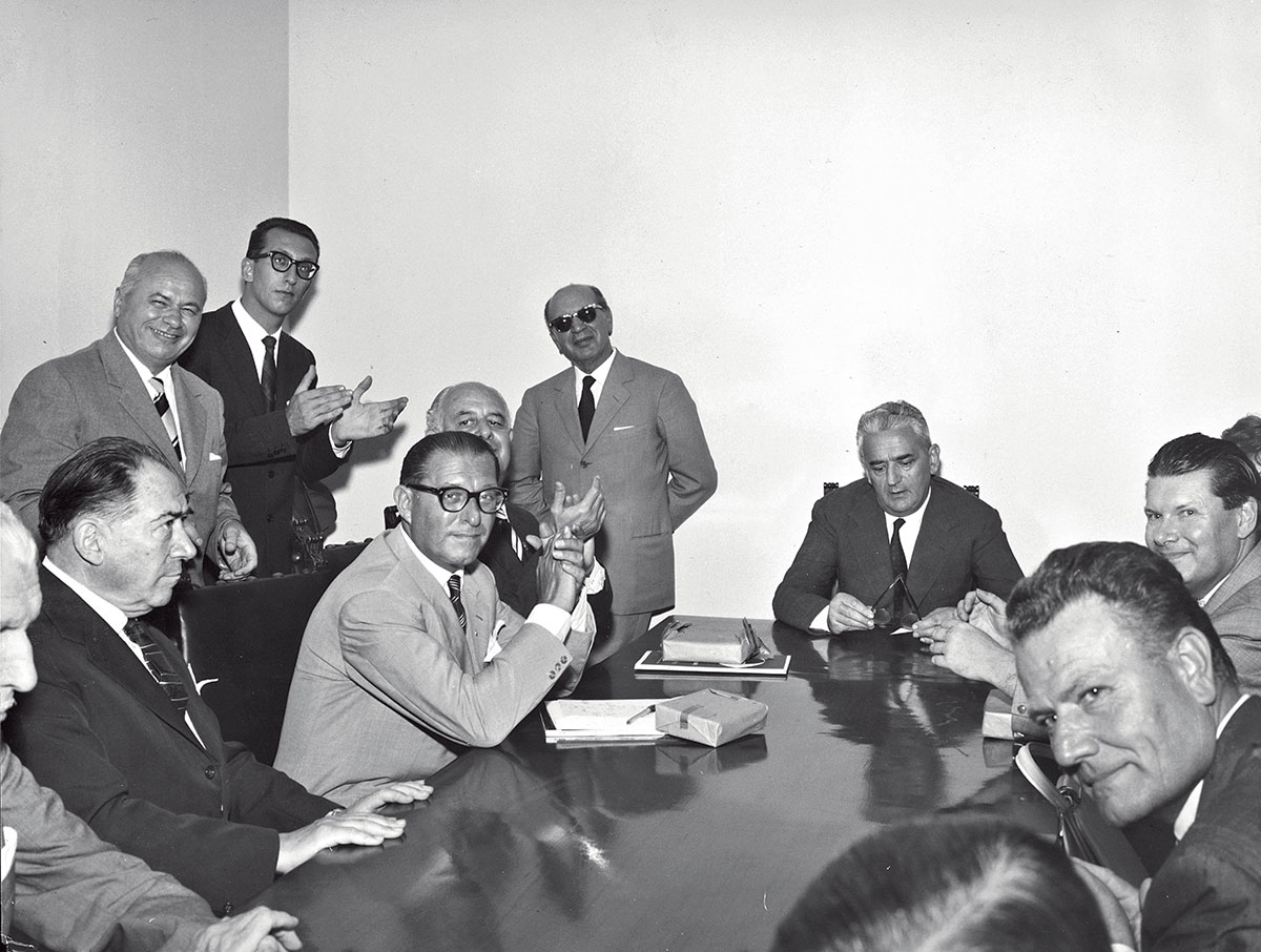1961 | Rueda de prensa del I Salone del Mobile de Milán. A la derecha, en primer plano, Angelo Molteni