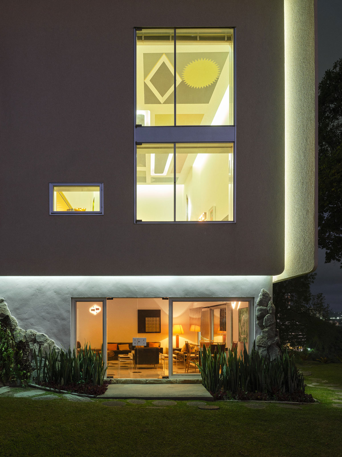 Ponti took great care to create an atmosphere on the top of the hill reminiscent of a lantern