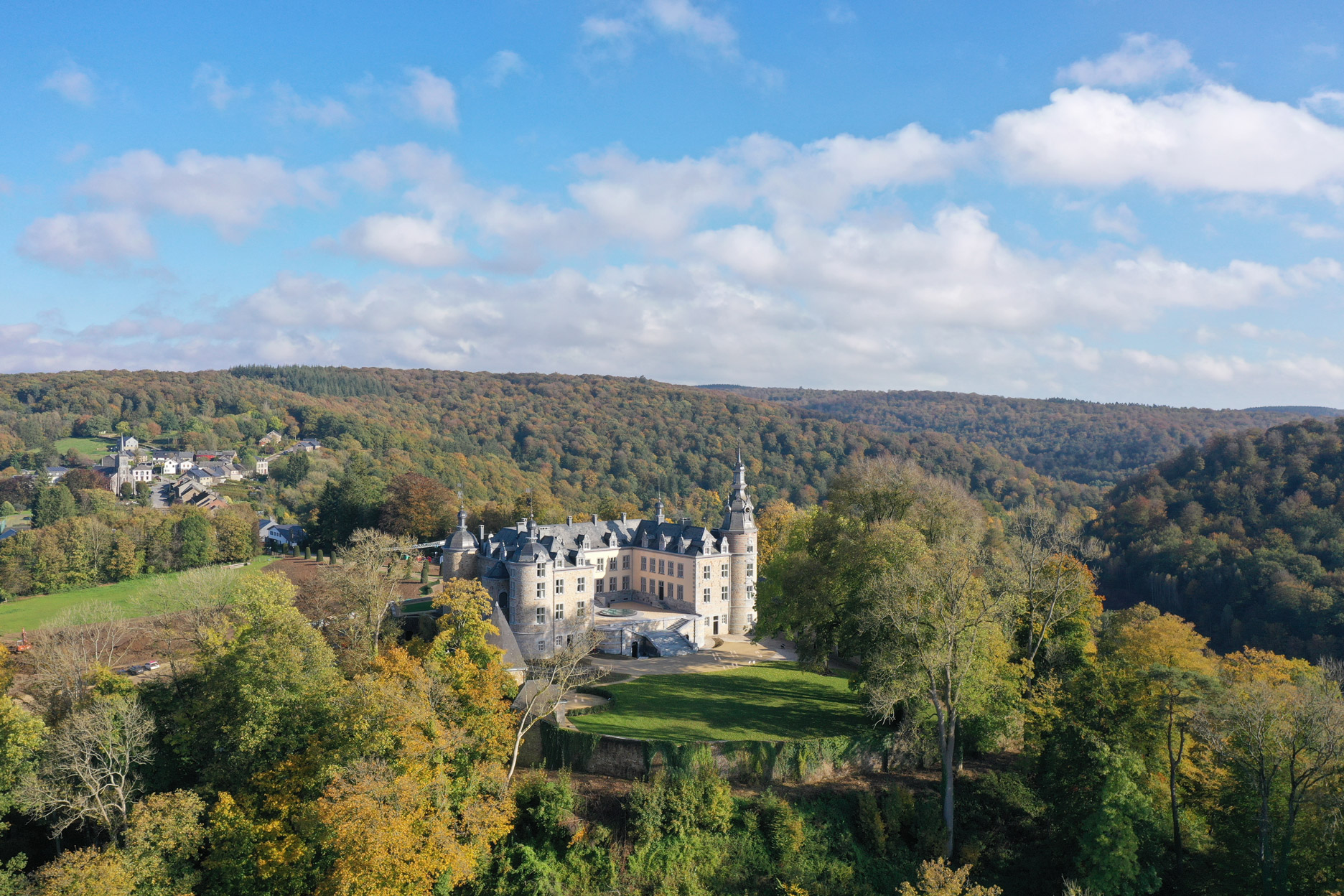 BIENVENUE AU CHÂTEAU