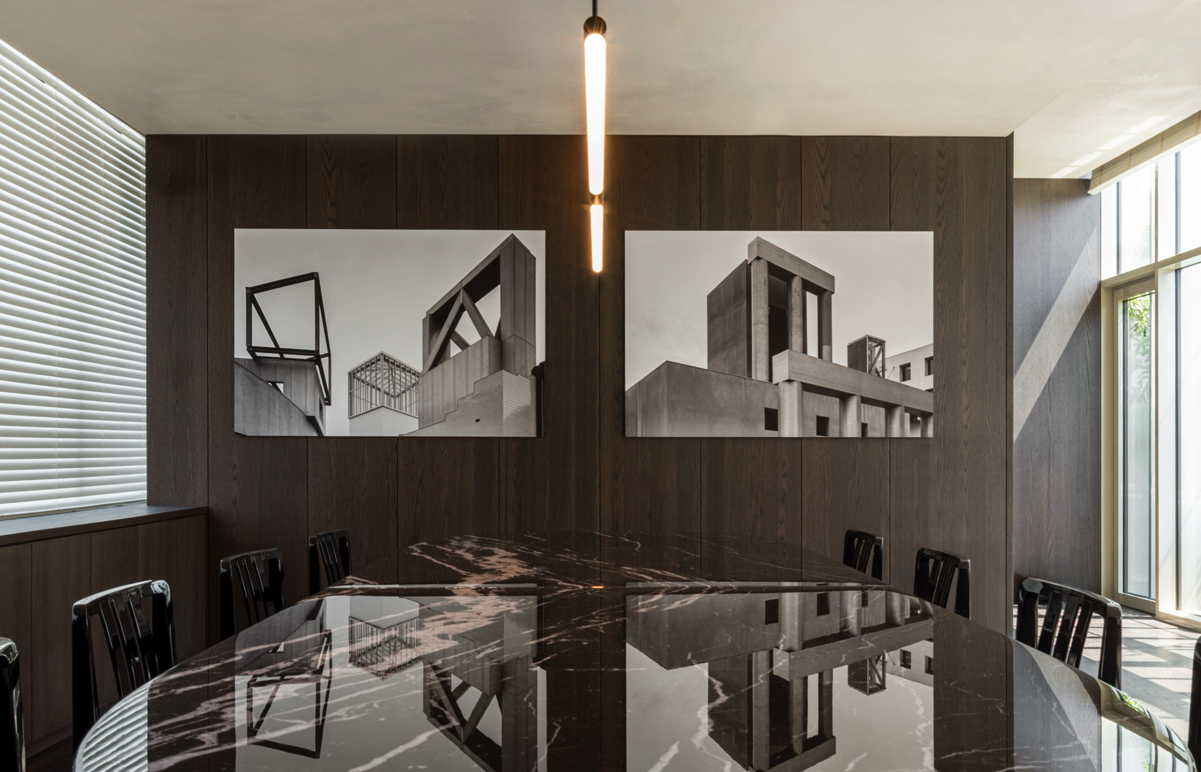 Palazzo Molteni Galleria Hosts Santi Caleca Photography Exhibition