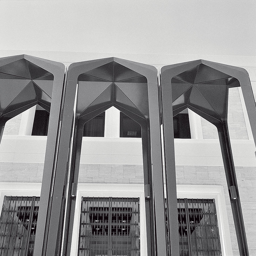 1979 | Ministerio de Interiores de Taif en Arabia Saudí, decorado con sofás y butacas Z2, diseño Marco Zanuso