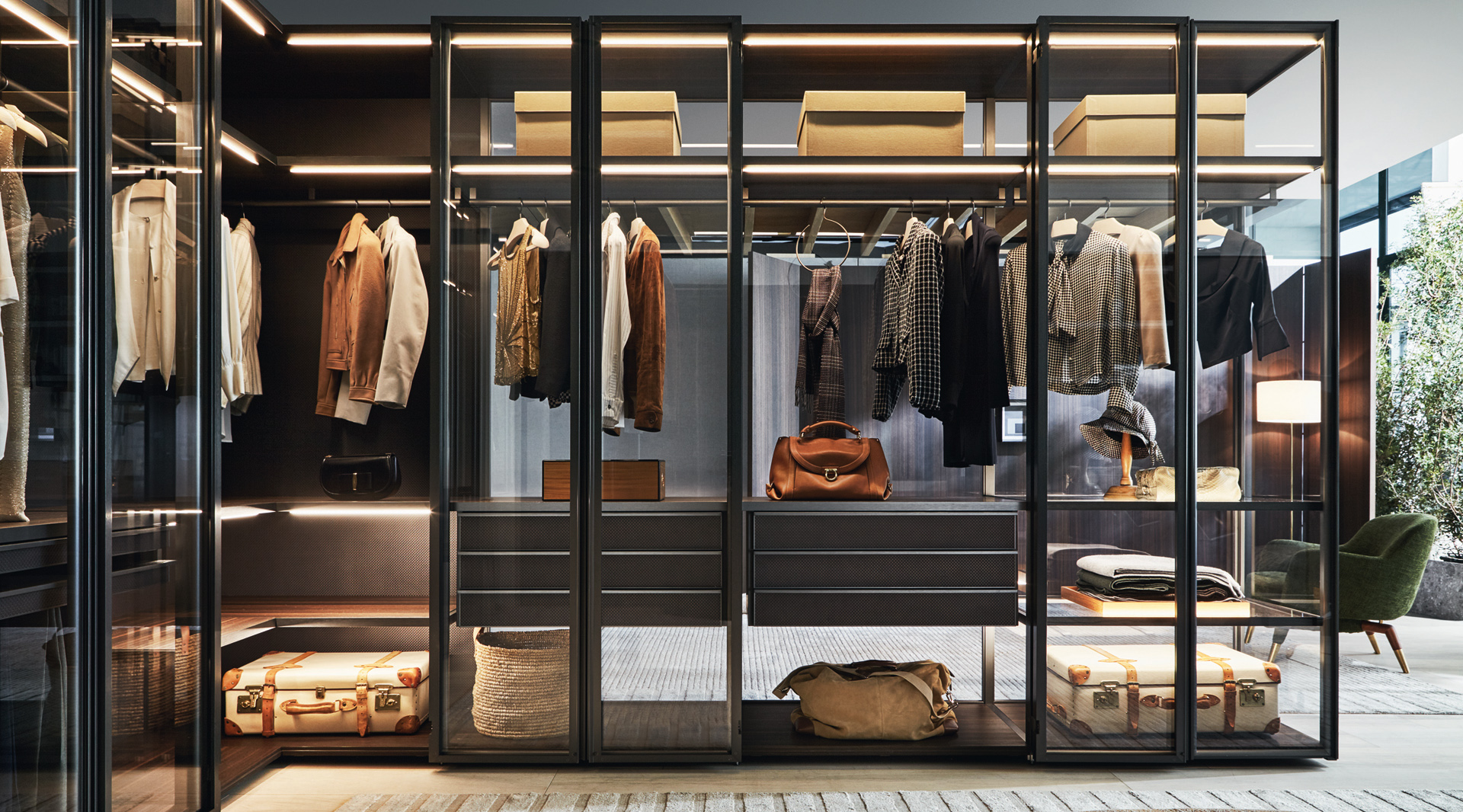 Gliss Master Walk-in closet by Vincent Van Duysen
