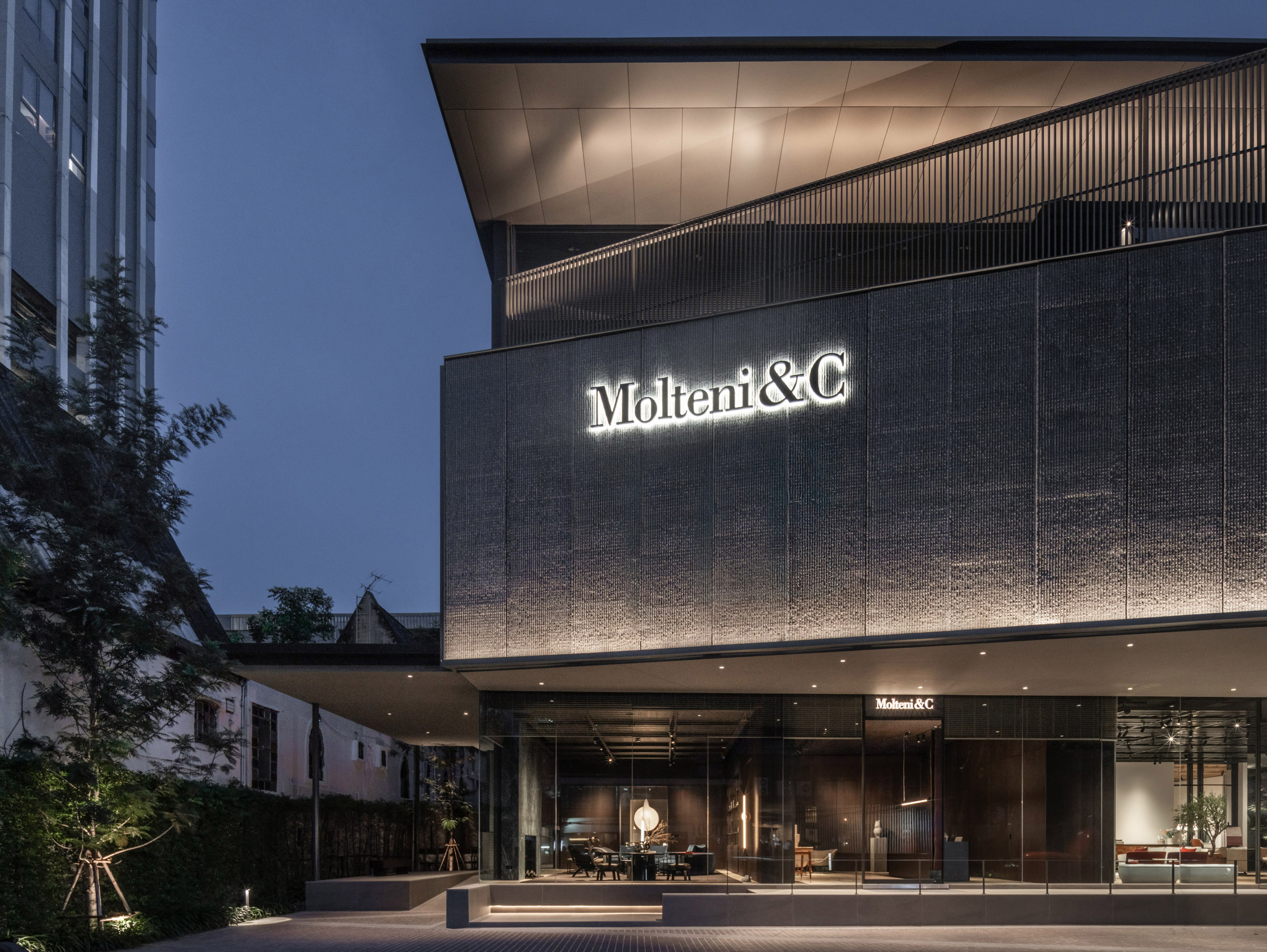 Molteni&C Opens New Flagship Store in Bangkok